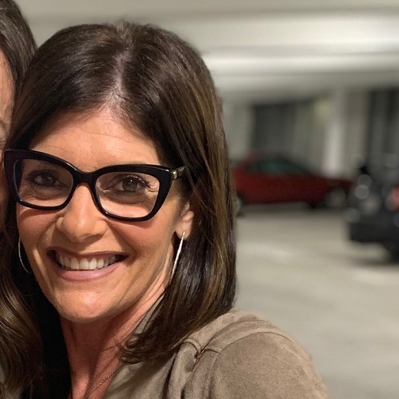 Meet your Posher, Stephanie - Picture 1 of 1